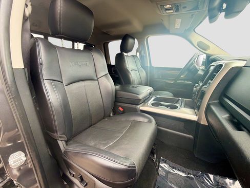 Used 2018 RAM 1500 Laramie w/ Convenience Group AWD/4WD image 31