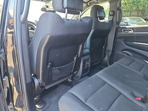 Used 2018 Jeep Grand Cherokee Laredo AWD/4WD image 16