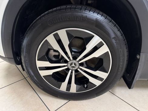 Used 2025 Mercedes-Benz GLB 250 image 23