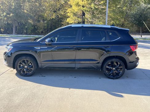 Certified 2024 Volkswagen Taos SE w/ Black Wheel Package image 7