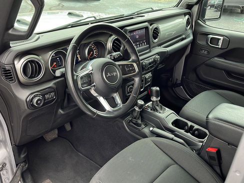 Used 2019 Jeep Wrangler Unlimited Sahara image 20