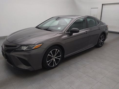 Used 2019 Toyota Camry SE FWD image 2