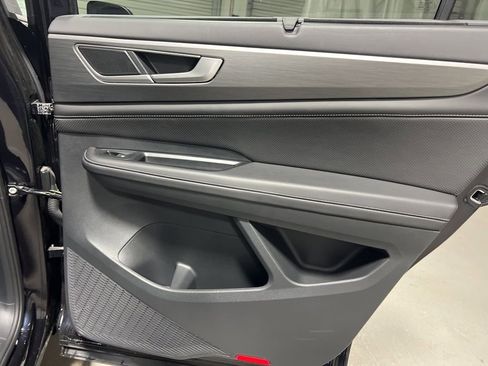 Used 2025 Volkswagen Atlas Cross Sport SE image 12