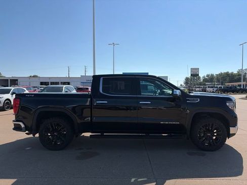 Used 2022 GMC Sierra 1500 SLT AWD/4WD image 2