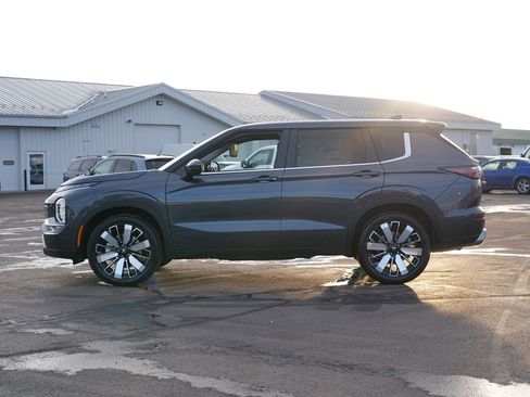 New 2026 Mitsubishi Outlander SE image 6