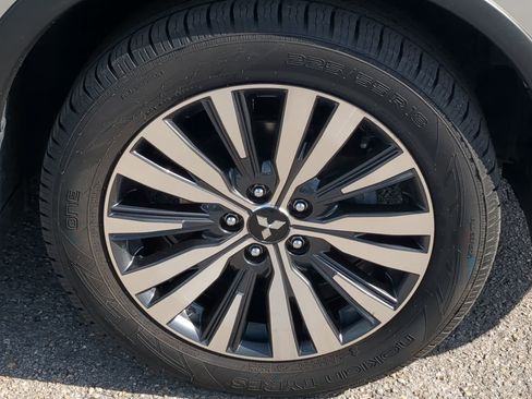 Used 2020 Mitsubishi Outlander ES image 11