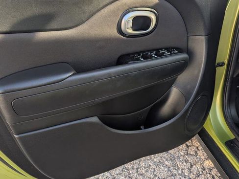 Used 2017 Kia Soul + FWD image 12