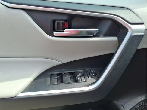 Used 2021 Toyota RAV4 XLE AWD/4WD image 11