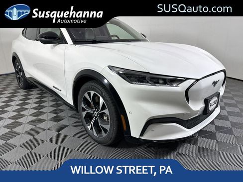 Used 2021 Ford Mustang Mach-E Premium image 1