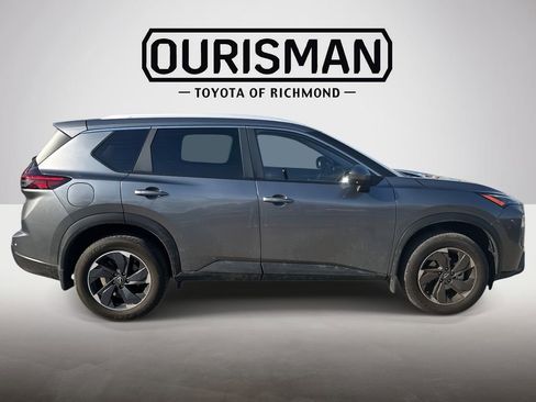 Used 2024 Nissan Rogue SV w/ SV Premium Package image 8