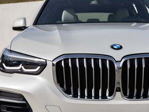 Certified 2023 BMW X5 sDrive40i w/ Premium Package image 9