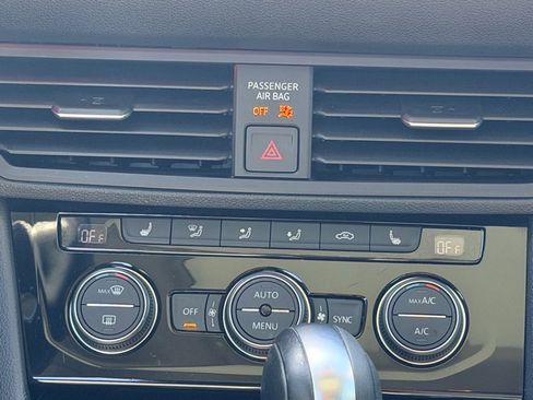 Used 2019 Volkswagen Jetta SEL image 17