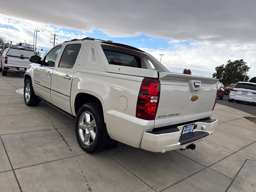 Used 2012 Chevrolet Avalanche LTZ AWD/4WD image 9