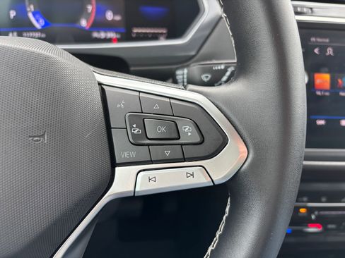 Used 2022 Volkswagen Tiguan SE image 34