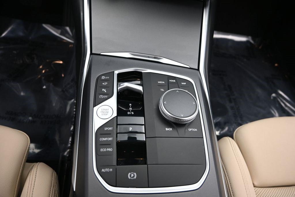 Used 2025 BMW 230i Coupe w/ Premium Package RWD image 13