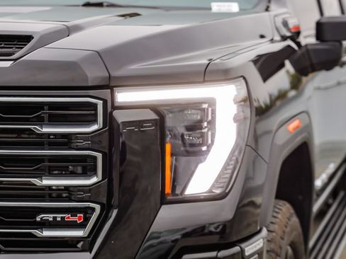 Used 2025 GMC Sierra 2500 AT4 w/ Technology Package AWD/4WD image 5