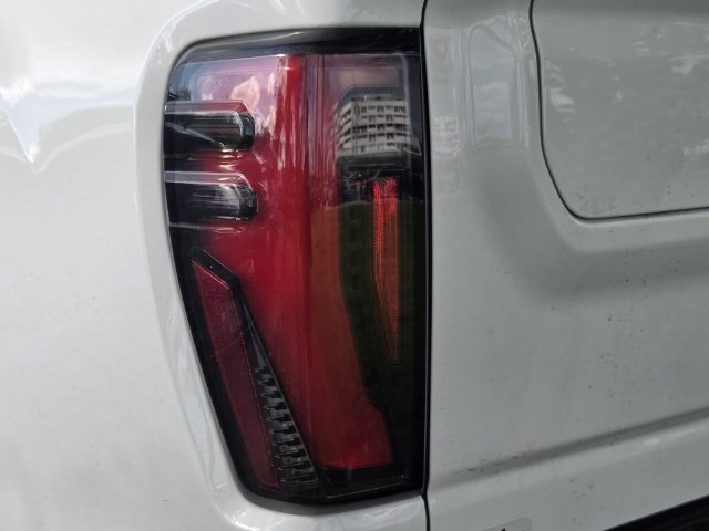 Used 2025 GMC Sierra 2500 AT4 w/ AT4 Premium Plus Package AWD/4WD image 7