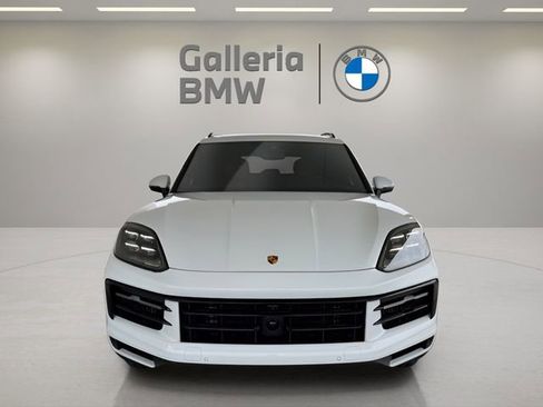 Used 2024 Porsche Cayenne image 3