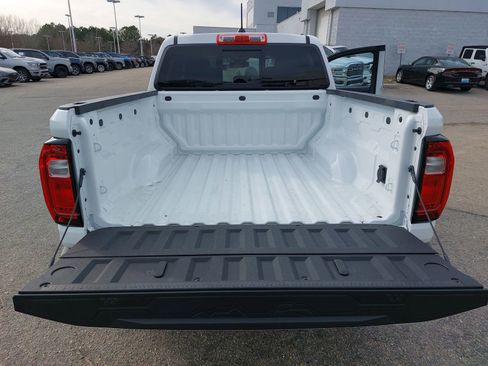 Used 2024 GMC Canyon Elevation w/ Convenience Package image 15