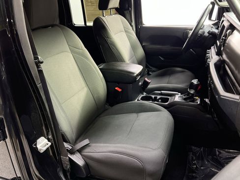 Used 2019 Jeep Wrangler Unlimited Sport S image 31