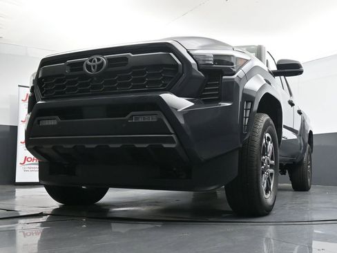 Used 2025 Toyota Tacoma TRD Sport w/ TRD Sport Premium Package AWD/4WD image 34
