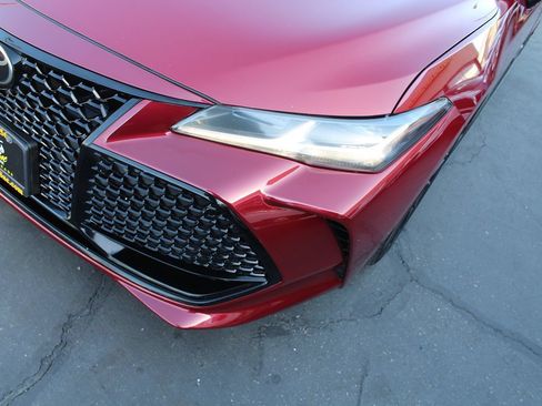Used 2019 Toyota Avalon Touring w/ Preferred Accessory Package FWD image 10