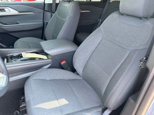 Used 2025 Ford Explorer Active AWD/4WD image 24