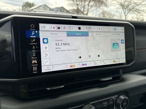 Used 2024 Jeep Gladiator Rubicon w/ Technology Group image 13