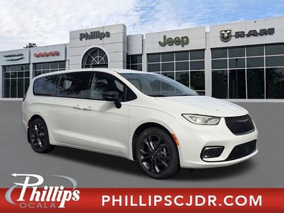 New 2026 Chrysler Pacifica Select