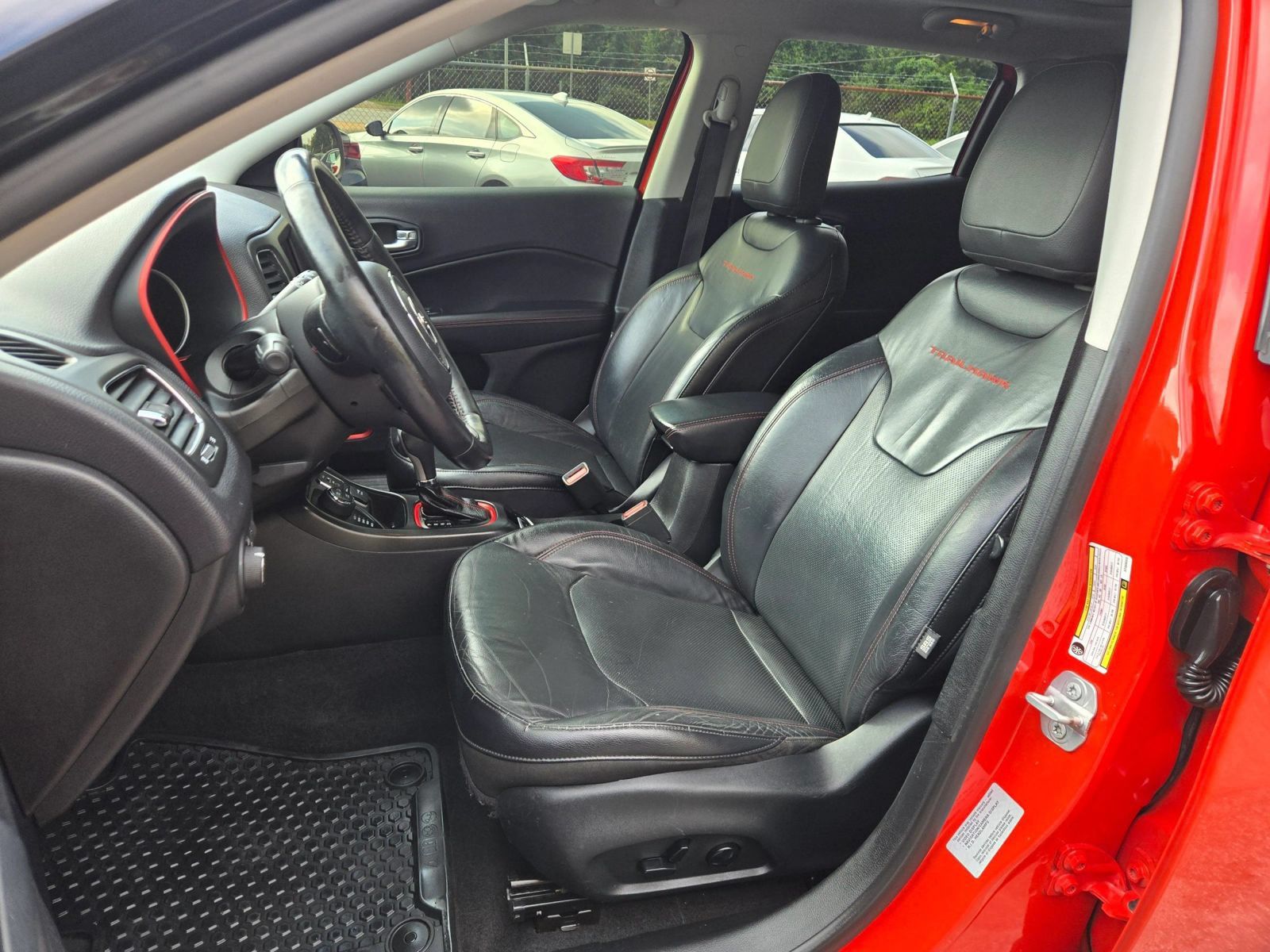 Used 2017 Jeep Compass Trailhawk w/ Leather Interior Group AWD/4WD image 6