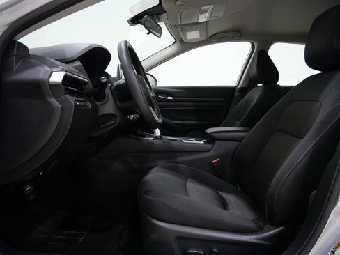 Used 2024 Nissan Altima 2.5 SV FWD image 12