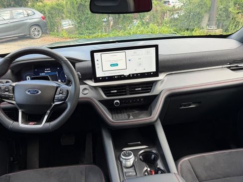 Used 2025 Ford Explorer ST AWD/4WD image 25