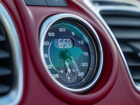 Used 2016 Porsche Boxster Spyder image 35