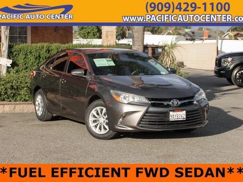 Used 2017 Toyota Camry LE image 1