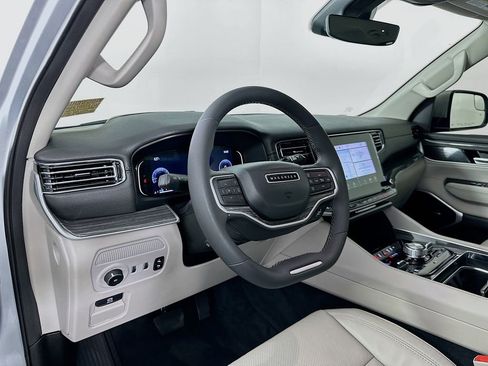 Used 2022 Jeep Wagoneer Series III image 9