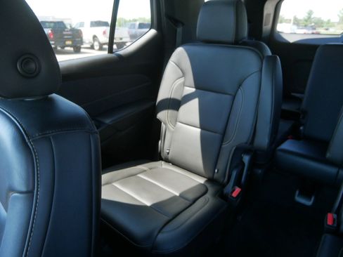 Used 2023 Chevrolet Traverse LT AWD/4WD image 12