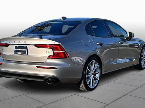 Used 2020 Volvo S60 T5 Momentum image 13