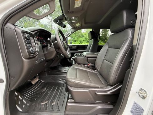 Used 2025 Chevrolet Silverado 2500 W/T w/ WT/CX Safety Package AWD/4WD image 9