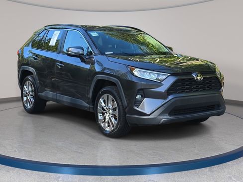Used 2019 Toyota RAV4 XLE Premium FWD image 3