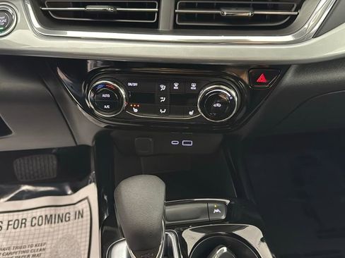 Certified 2024 Chevrolet Trax LT w/ LT Convenience Package image 21