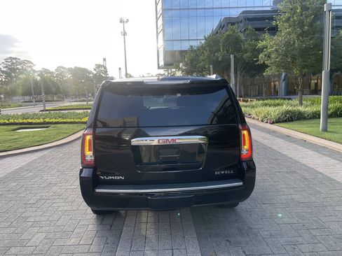 Used 2017 GMC Yukon Denali w/ Open Road Package AWD/4WD image 5