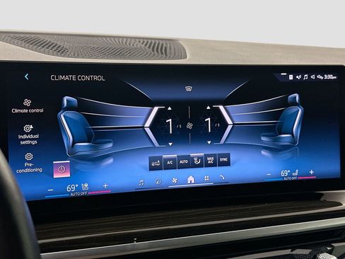 Certified 2024 BMW X5 xDrive40i w/ Parking Assistance Package image 17