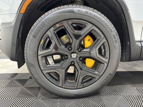 Used 2023 Rivian R1T Adventure AWD/4WD image 9