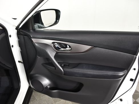 Used 2015 Nissan Rogue S AWD/4WD image 38