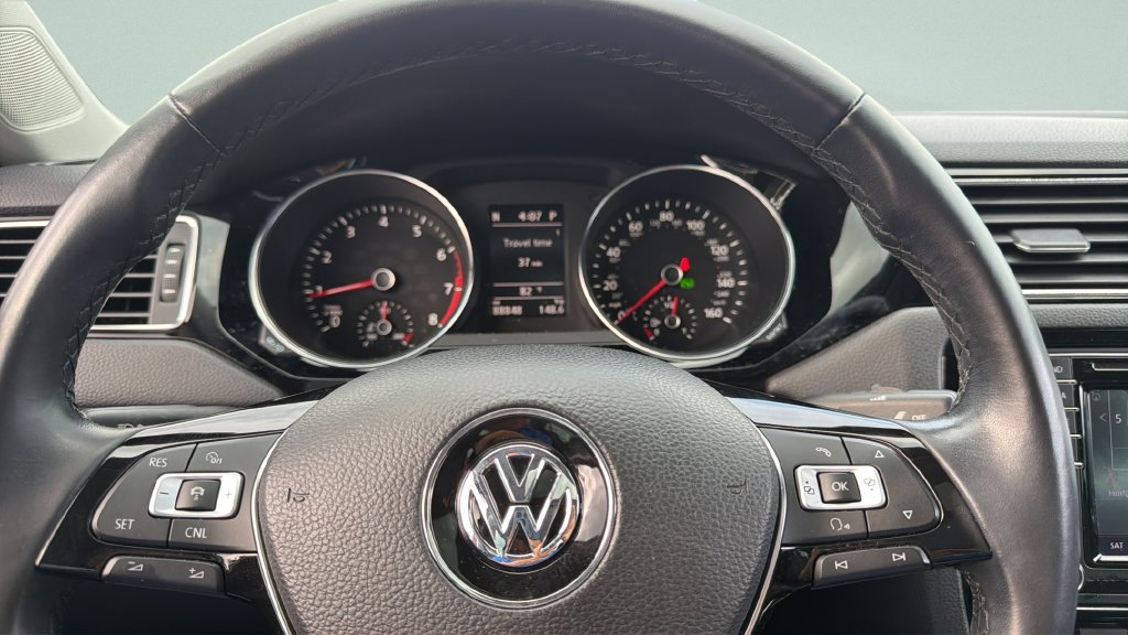 Used 2017 Volkswagen Jetta SEL FWD image 32