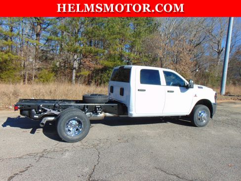 New 2026 RAM 3500 Tradesman AWD/4WD image 24