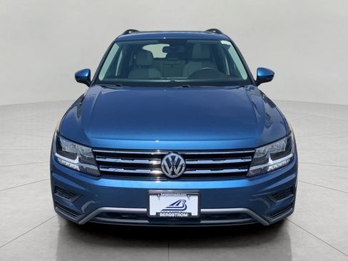 Used 2020 Volkswagen Tiguan SE w/ Panoramic Sunroof Package AWD/4WD image 2