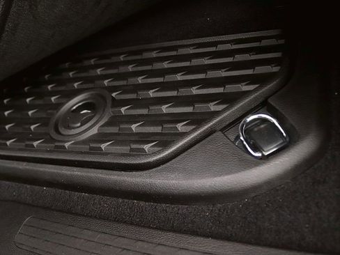 Used 2025 RAM 1500 Laramie AWD/4WD image 15