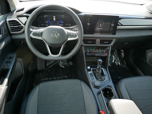 New 2026 Volkswagen Taos SE AWD/4WD image 7