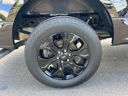 Used 2018 Ford F150 XLT w/ Equipment Group 302A Luxury AWD/4WD image 16